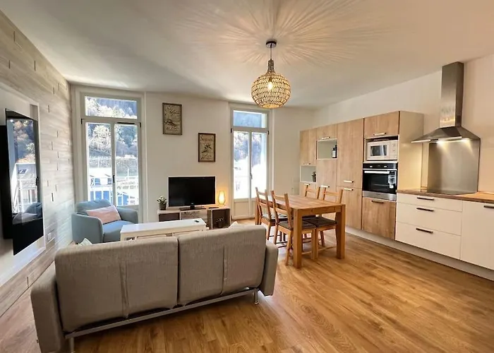 Du Village, T2 + Alcove 5p. * Cauterets